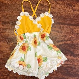 Sunflower romper 6-9 months